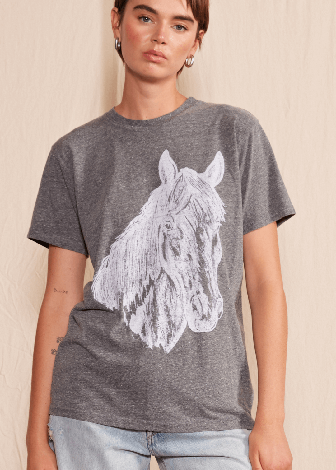 The Lexington Tee is what soft feel dreams are made of. With a heather grey color, this tee will quickly become your go-to for a comfortable yet stylish look. Say goodbye to stiff and scratchy tees and welcome the ultimate in comfort with the Lexington Tee. 