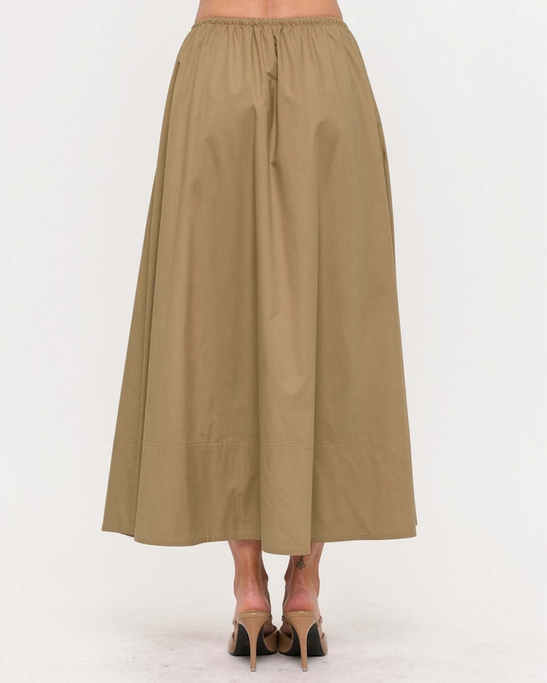 Made in USA. Discover a khaki 100% cotton poplin maxi skirt with a gathered drawstring waist and graceful, flowy silhouette. Sizes S–L.