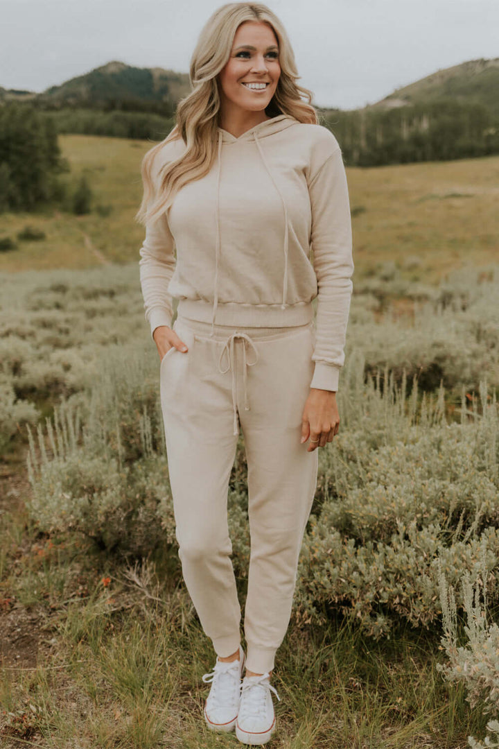 This vintage inspired joggers are made from light-weight 100% organic cotton. Wear this on a cozy coffee date or a movie night in with friends.