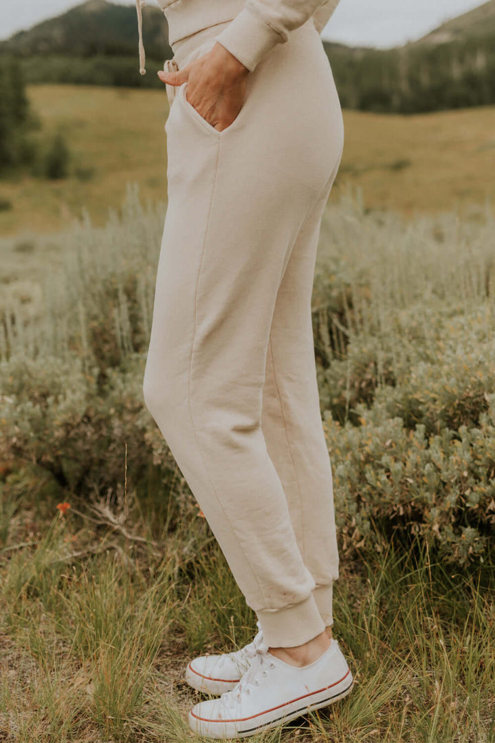 This vintage inspired joggers are made from light-weight 100% organic cotton. Wear this on a cozy coffee date or a movie night in with friends.