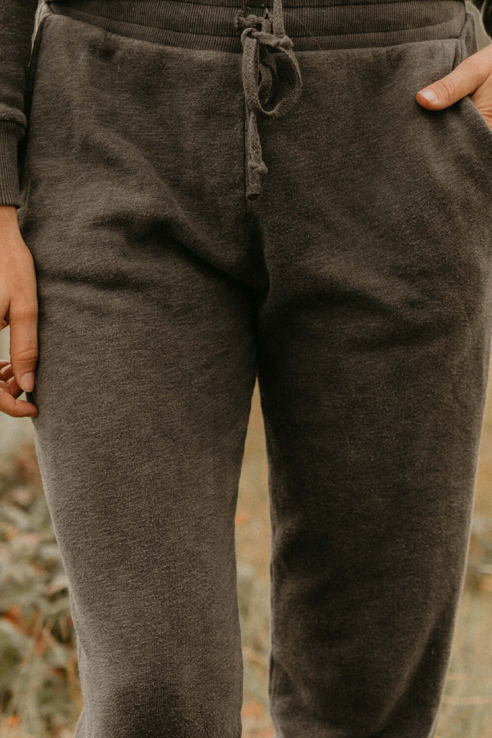 This vintage inspired joggers are made from light-weight 100% organic cotton. Wear this on a cozy coffee date or a movie night in with friends.