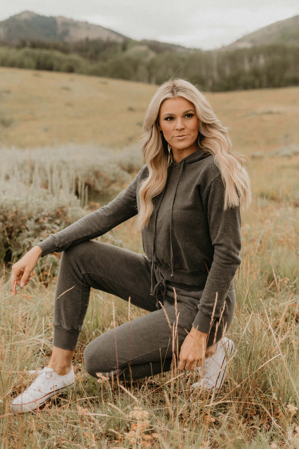 This vintage inspired joggers are made from light-weight 100% organic cotton. Wear this on a cozy coffee date or a movie night in with friends.